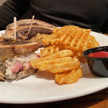 The Speakeasy Bar and Restaurant - Reuben and fries - American Near Me - Luray, Virginia The Speakeasy Bar and Restaurant - Reuben and fries - American Near Me - Luray, Virginia