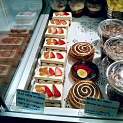 Goûts & Compagnie - Desserts maisons du jour : cheesecake à la crème de marrons, tarte au citron meringuée, tarte au chocolat, baba au rhum, etc.