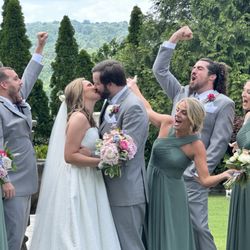 Any Reason To Plan - Wedding Party
Venue: @parkcrestevents
Floral: @blessed_by_blooms
Photo: @abbybatesphotography