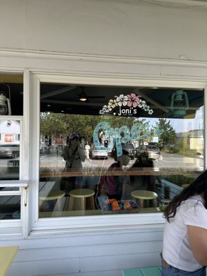Joni's by null