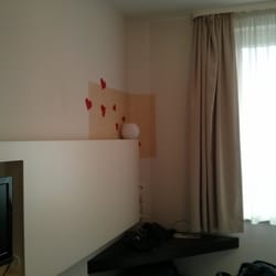 ibis Styles Dortmund West - Als Schreibtisch etwas klein, als Ablage ok.