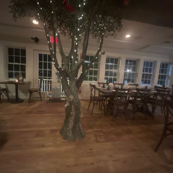 Woods - New American Near Me - West Tisbury, Massachusetts