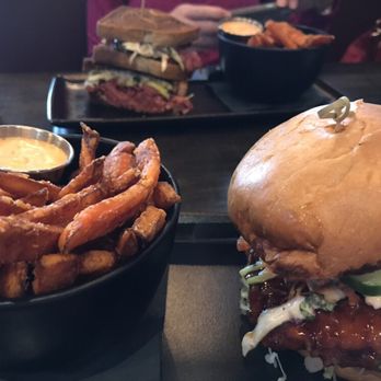 12welve Bistro & Tapwerks - Brewpubs Near Me - Whitby, Ontario