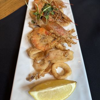 Luigi Ristorante - Fried calamari and shrimp - Italian Near Me - Barcelona, B Luigi Ristorante - Fried calamari and shrimp - Italian Near Me - Barcelona, B