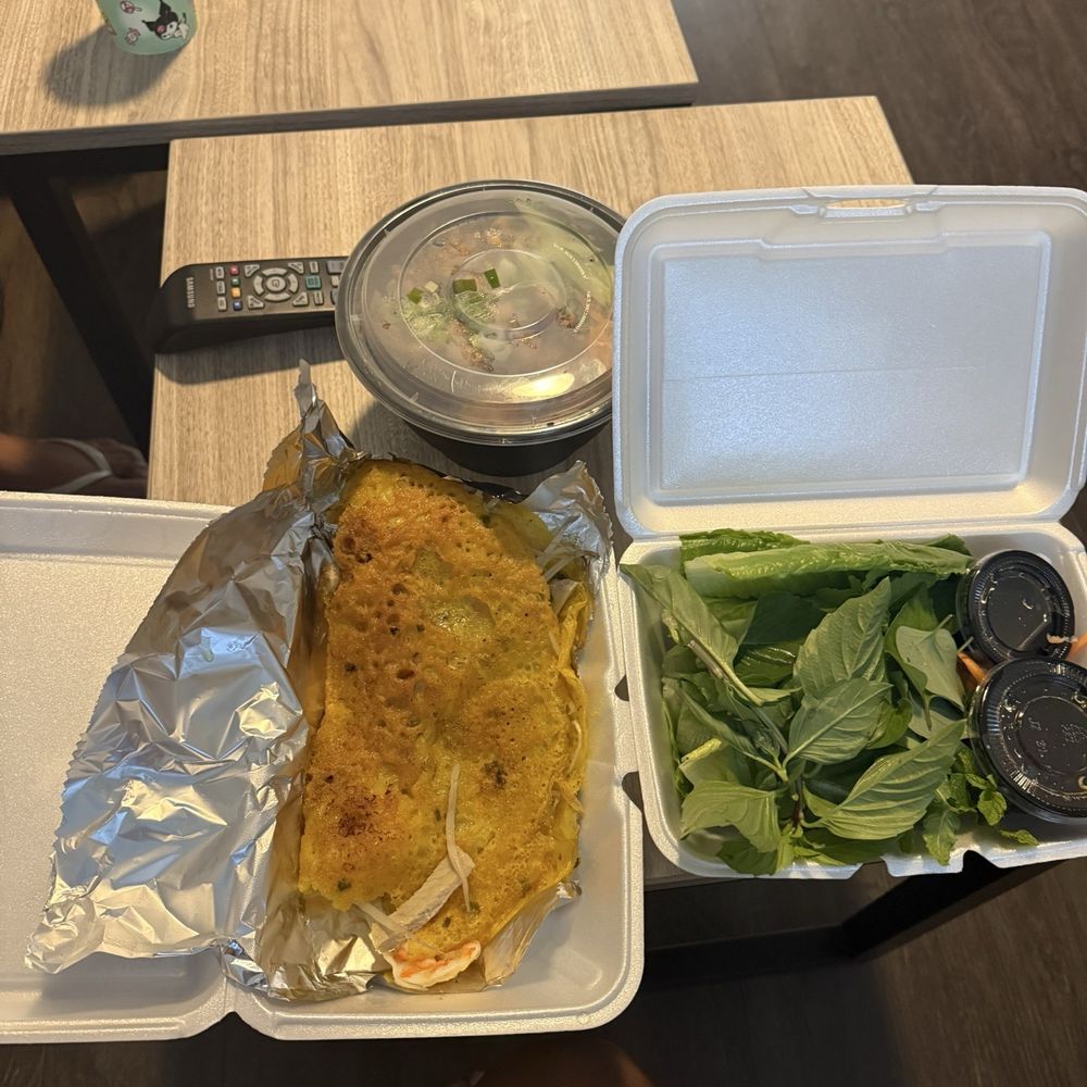 Kim's Pho Kitchen + Bar - Bahn exo and Vermicelli noodles - Vietnamese Near Me - Fairfax, Virginia
