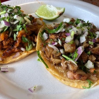 Tacos El Tio - Pastor taco (marinated pork) and Buche taco (pork stomach) - Mexican Near Me - Kansas City, Kansas Tacos El Tio - Pastor taco (marinated pork) and Buche taco (pork stomach) - Mexican Near Me - Kansas City, Kansas