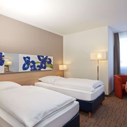 H+ Hotel Wiesbaden Niedernhausen - Guest room