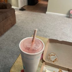 Strawberry edible straw with a Jetty Punch Smoothie