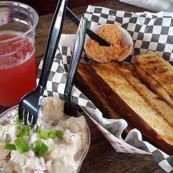 Moon Tower - Yum - Dive Bars Near Me - Houston, Texas Moon Tower - Yum - Dive Bars Near Me - Houston, Texas