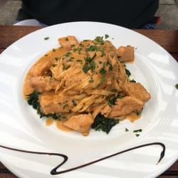 Ristorante Da Vito - Tagliatelle mit Lachs uns Spinat