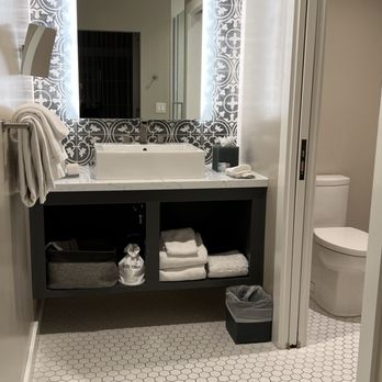 The Piccolo at Paso Robles Inn - A modern/clean bathroom - Hotels Near Me - Paso Robles, California The Piccolo at Paso Robles Inn - A modern/clean bathroom - Hotels Near Me - Paso Robles, California