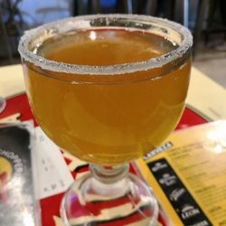 Choperia Wings Pizza - La cerveza tiene varias presentaciones en tarro, bola, jarra,etc...