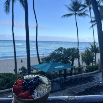 Hula Grill Waikiki - Açai Bowl - Hawaiian Near Me - Honolulu, Hawaii Hula Grill Waikiki - Açai Bowl - Hawaiian Near Me - Honolulu, Hawaii