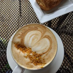 RIVET American Coffee Roasting Company - Latte Meil and chocolate croissant