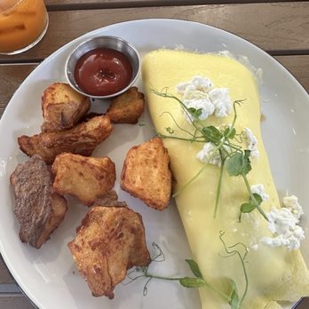The Tradition An American Kitchen - Vegetarian omlette - Salad Near Me - Austin, Texas