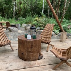 Mossquatch Resort - Relaxing covered deck area