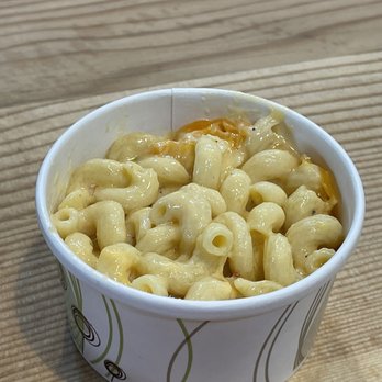 Fowl Play - Pimento Mac and Cheese Take 1 - Southern Near Me - Hartford, Connecticut
