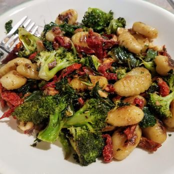 Purple Carrot - TUSCAN-STYLE GNOCCHI with Sun Dried Tomatoes & Broccoli - Food Delivery Services Near Me - Needham, Massachusetts Purple Carrot - TUSCAN-STYLE GNOCCHI with Sun Dried Tomatoes & Broccoli - Food Delivery Services Near Me - Needham, Massachusetts