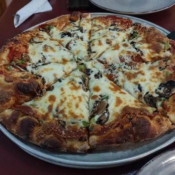 Pizza Pino - Pepperoni mushrooms and green peppers - Pizza Near Me - Ajax, Ontario Pizza Pino - Pepperoni mushrooms and green peppers - Pizza Near Me - Ajax, Ontario