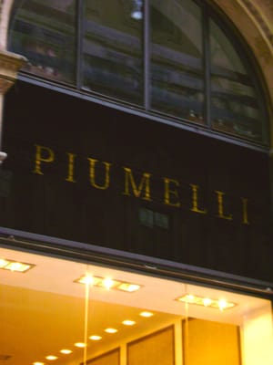 PIUMELLI GUANTI - Updated July 2025 - Galleria Vittorio Emanuele II ...