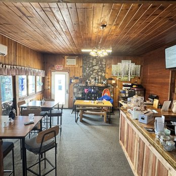 Genas Sierra Inn and Restaurant - Dining area - American Near Me - Dunlap, California