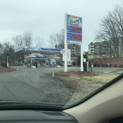 Southboro Turnpike Gulf - Cheapness!! Really Los Angeles is at $3.21.  Gas companies are ripoffs AF.  2/25/18