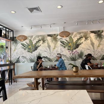 Fig & Ginger - Note the large table for larger parties! - Breakfast & Brunch Near Me - Honolulu, Hawaii Fig & Ginger - Note the large table for larger parties! - Breakfast & Brunch Near Me - Honolulu, Hawaii