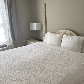 Sea Rose Suites - Hotels & Travel Near Me - Ogunquit, Maine