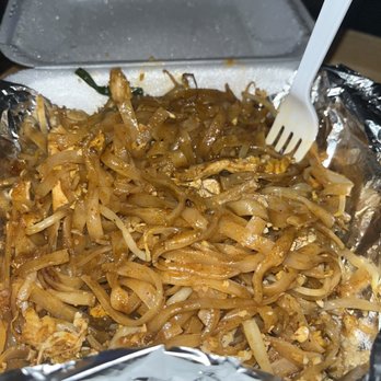 Omaha Mercy Thai Restaurant - Pad Thai - Thai Near Me - Omaha, Nebraska