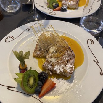 Le Cheval Blanc - Pain perdu - incredibly good with a orange honey sauce - French Near Me - Vézelay, 89