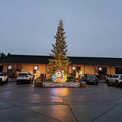 Loomis Train Depot - Take fun, festive Christmas tree photos at the Loomis Train Depot. Photo taken 12/21/24.