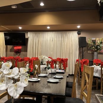 Ngoc Suong Restaurant - Inside - Vietnamese Near Me - Westminster, California