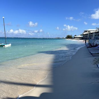 Anchor & Den - Comfort Food Near Me - Grand Cayman, Florida