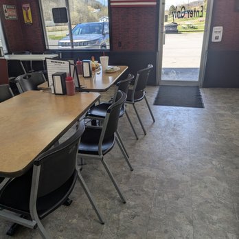 Hob-Nob Drive-In - Clean, nice dining room. - American Near Me - Gate City, Virginia