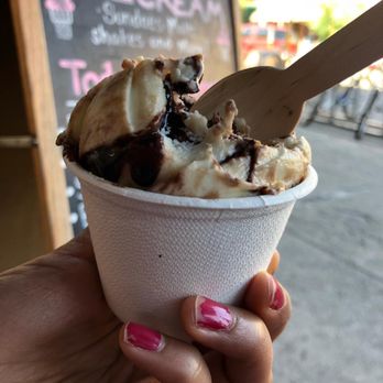Cream Bean Berry - Almond fudge ripple - Ice Cream & Frozen Yogurt Near Me - Durango, Colorado Cream Bean Berry - Almond fudge ripple - Ice Cream & Frozen Yogurt Near Me - Durango, Colorado