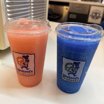 Wetzel's Pretzels - Frozen Strawberry Lemonade Frozen Lemonade - Pretzels Near Me - Culver City, California
