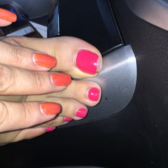 Bedazzle Nail Spa - Non-matching colors. Apparently matching colors is too much to ask. - Nail Salons Near Me - Rancho Cucamonga, California