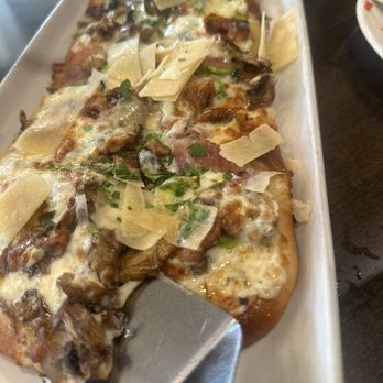 Rancho Capistrano Winery - Mushroom Truffle Flatbread - New American Near Me - San Juan Capistrano, California Rancho Capistrano Winery - Mushroom Truffle Flatbread - New American Near Me - San Juan Capistrano, California