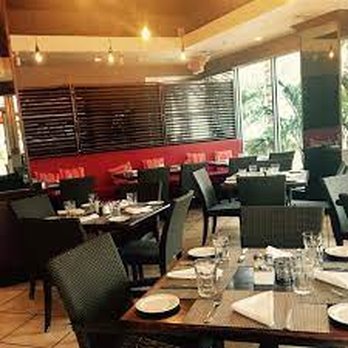 Oliver's Bistro - inside - Breakfast & Brunch Near Me - Miami Beach, Florida