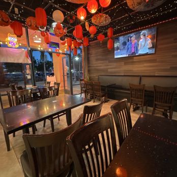 Licious Kitchens - Plenty of places to sit - Japanese Near Me - Garden Grove, California Licious Kitchens - Plenty of places to sit - Japanese Near Me - Garden Grove, California