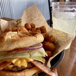 Frank's - Bacon cheeseburger