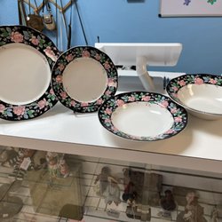 D&D Resale Shop - Dinnerware Set
