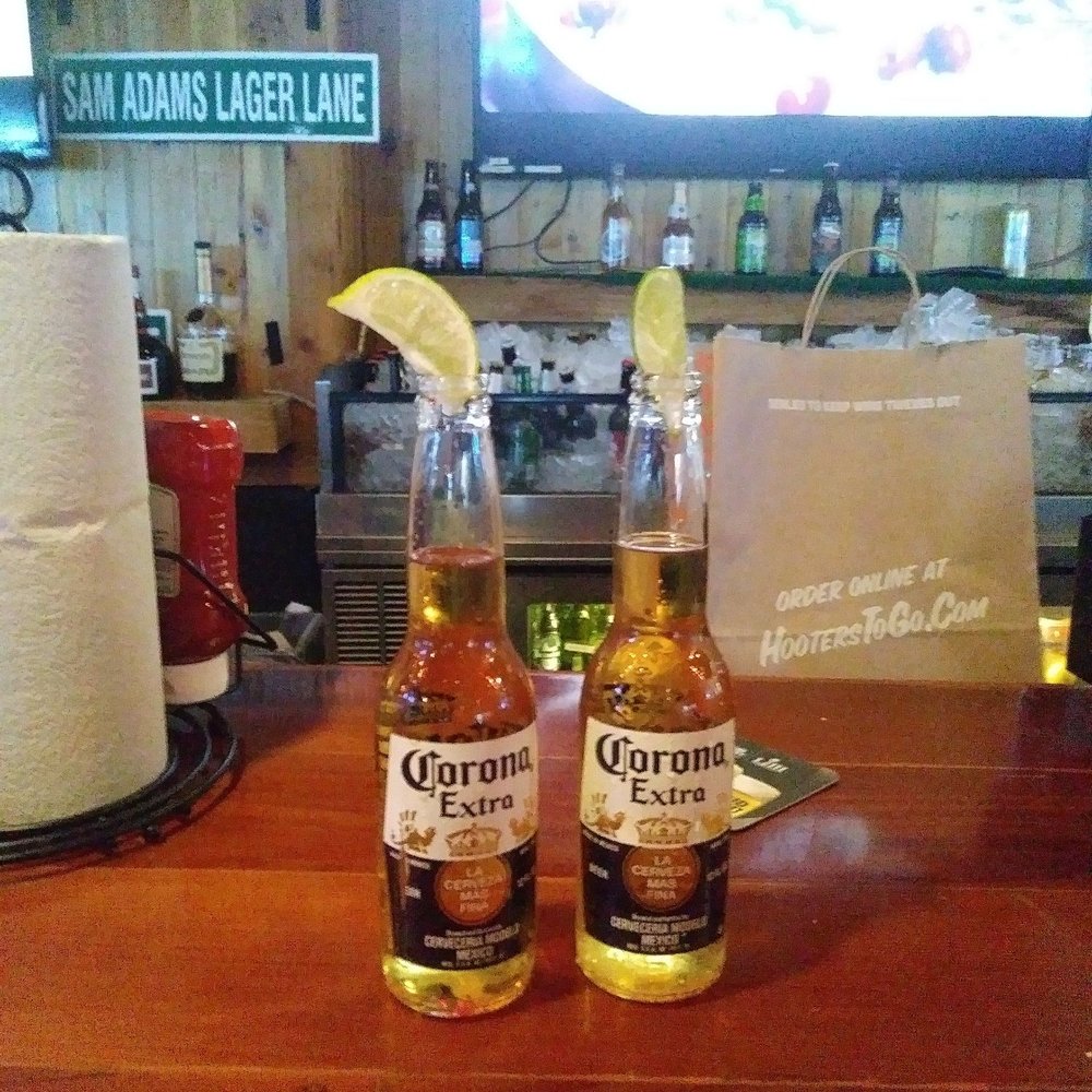 Hooters - Chicken Wings Near Me - New Castle, Delaware