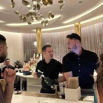Fontainebleau Miami Beach - Huge bar - Hotels Near Me - Miami Beach, Florida Fontainebleau Miami Beach - Huge bar - Hotels Near Me - Miami Beach, Florida