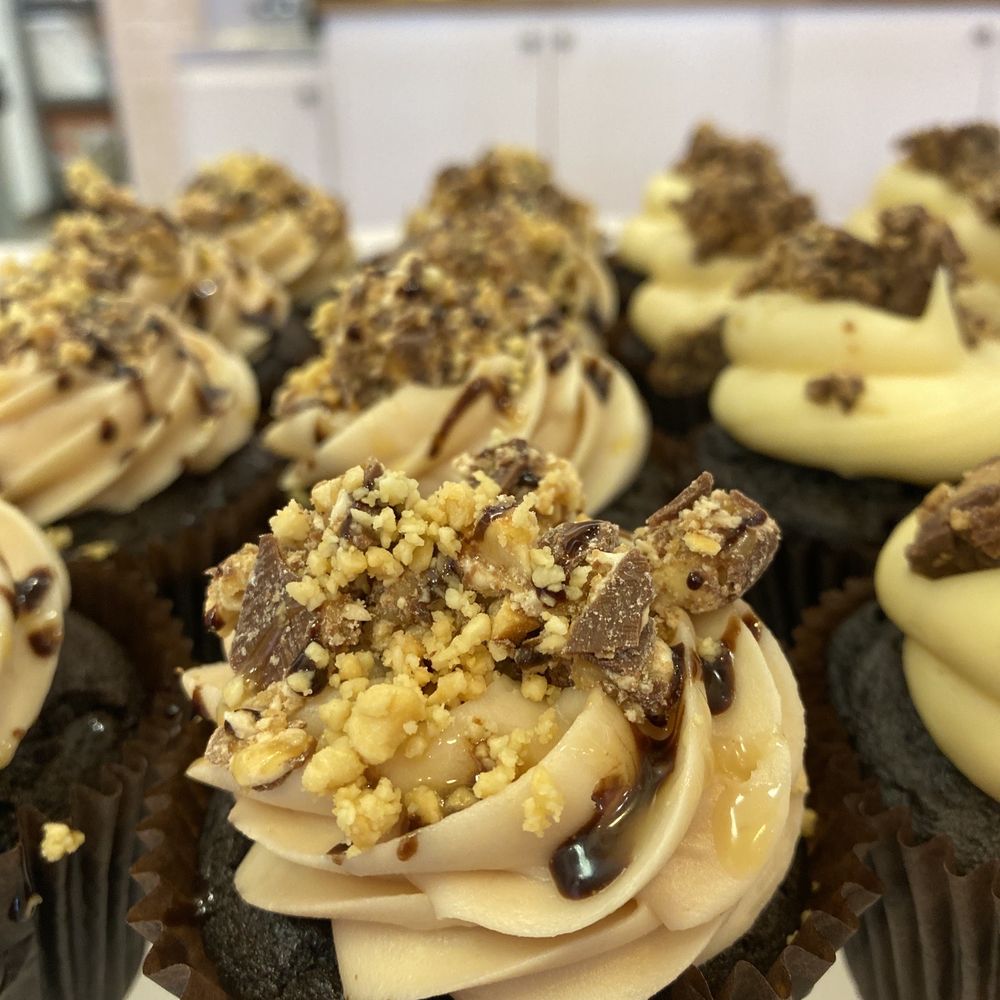 Smallcakes Cupcakery Evans/Augusta - Snickers cupcakes - Desserts Near Me - Evans, Georgia Smallcakes Cupcakery Evans/Augusta - Snickers cupcakes - Desserts Near Me - Evans, Georgia