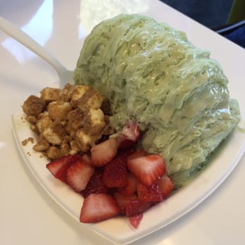 JoJo's Yogurt - Green tea with cheese cake and strawberries - Shaved Ice Near Me - Clovis, California