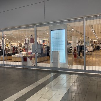 UNIQLO - Still closed at 10:35! - Women's Clothing Near Me - Milpitas, California UNIQLO - Still closed at 10:35! - Women's Clothing Near Me - Milpitas, California