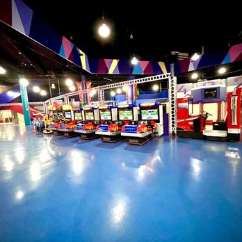 Skylon Tower - Arcade - Canadian (New) Near Me - Niagara Falls, Ontario