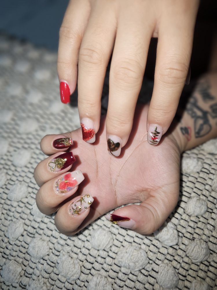 Dayi's Nail Logo