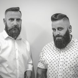 Ba Baroo's Barbershop - Demonstration of Blow waving techniques